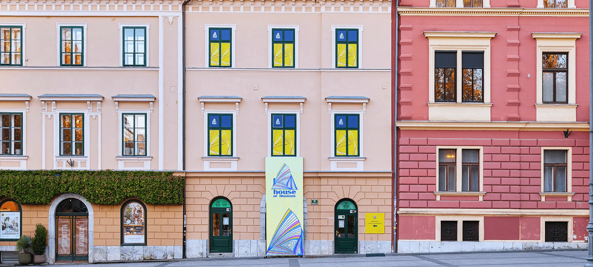 Stavba Hiše iluzij - kjer interaktivna doživetja oživijo